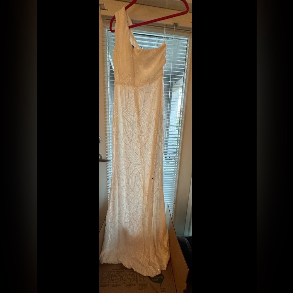 Giffnisetti White Sequence Gown - Picture 2 of 8